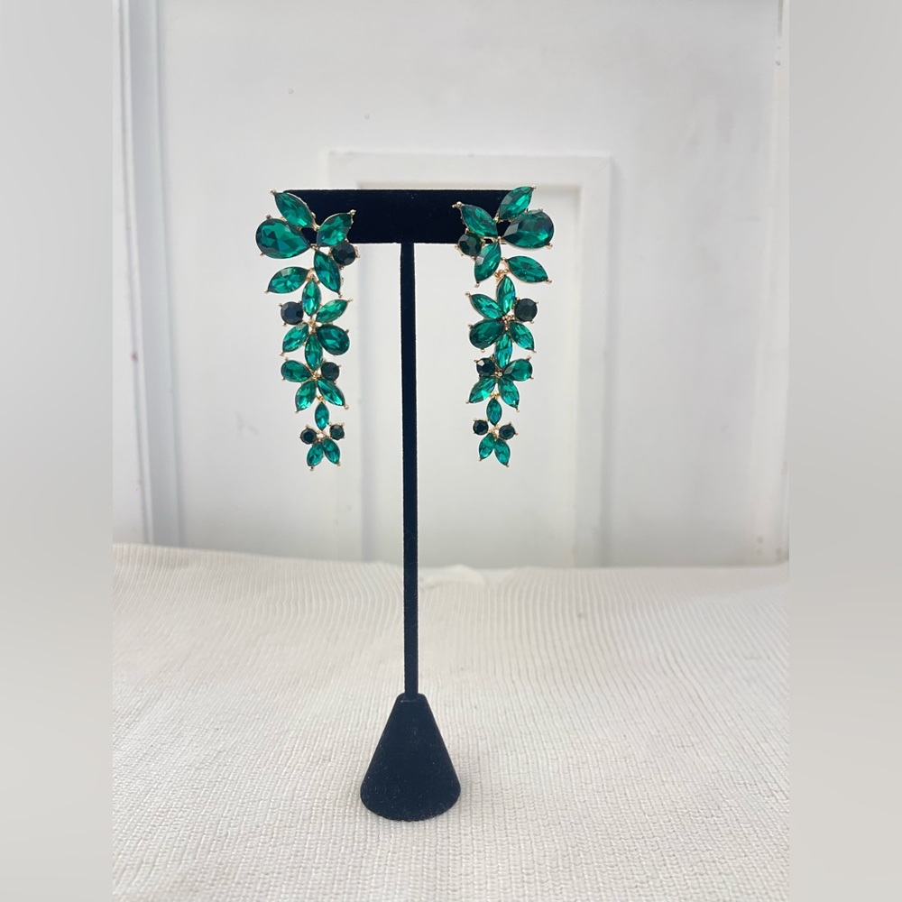 Elegant Emerald/Gold Leaf Drop Earrings